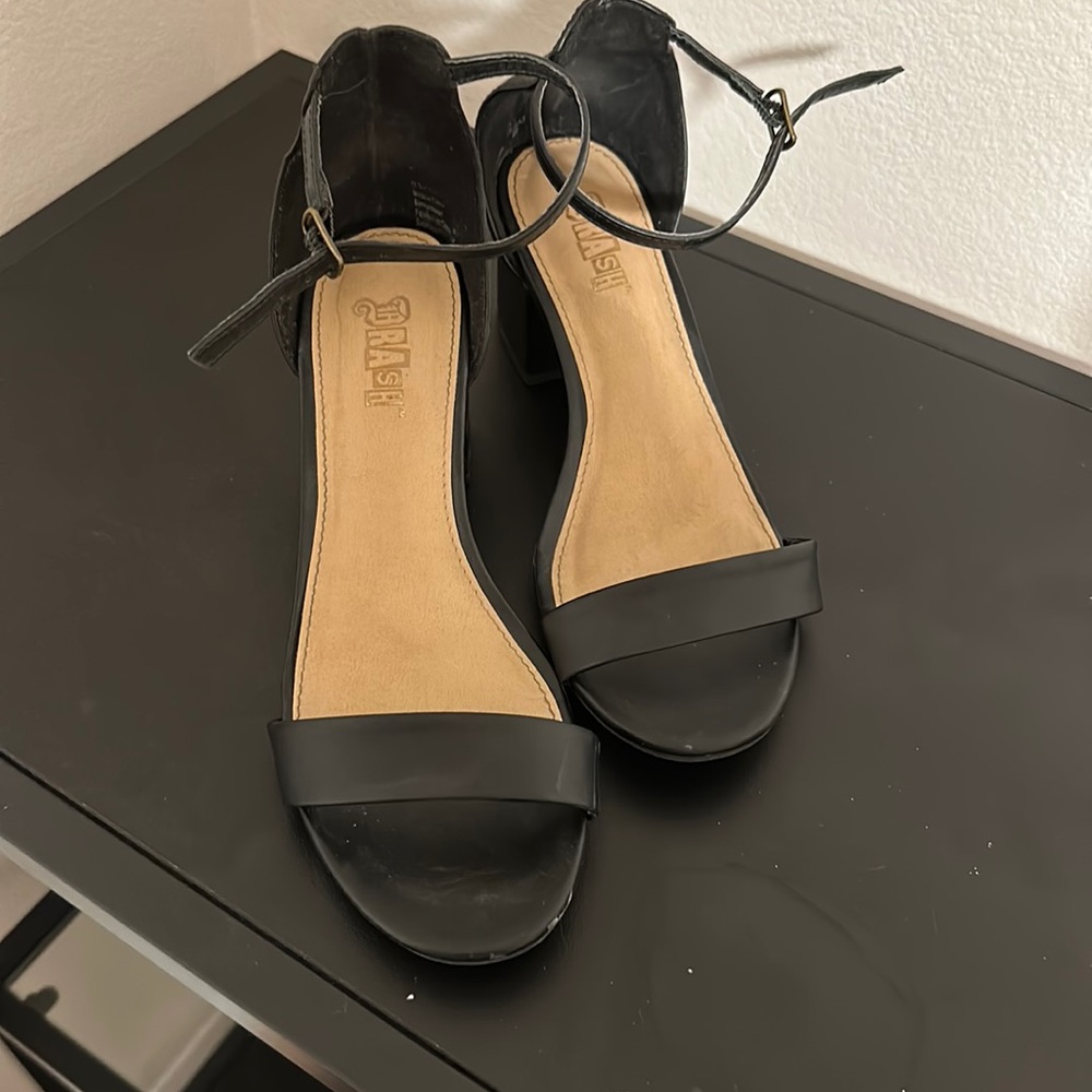 One Band mid Block heel